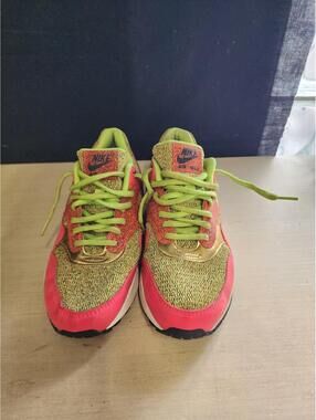 Size 8 Nike Air Max Women's Sneakers Size 8